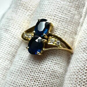 Stunning 18K Yellow Gold Sapphire and Diamond Ring